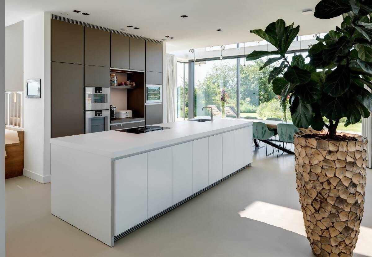 Het naadloze huis | van gietvloer tot wandafwerking-Motion gietvloeren-gietvloer woning,Keuken,microcement badkamer,minimalistisch design,moderne villa,naadloos interieur,strakke afwerking-Het naadloze huis | van gietvloer tot wandafwerking-OBLY