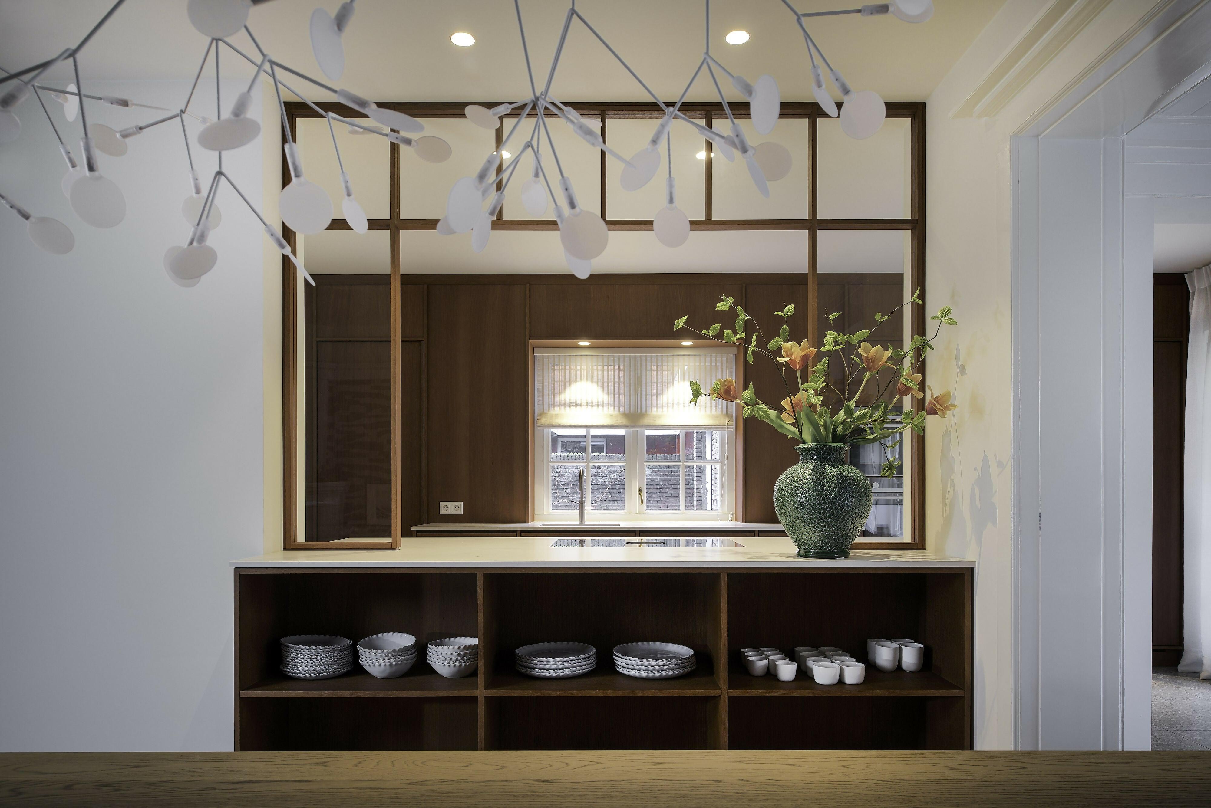 Huwelijk tussen jaren 30 en modern design-Esther Rooijackers Interieur-jaren 30 interieur,jaren30,karakteristiek interieur,Keuken,modern interieur,renovatie interieur,Woonkamer-Jaren '30 Charme in een Modern Jasje-OBLY