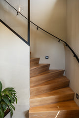 Warm familiehuis met maatwerk interieur van massief hout