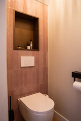Warm familiehuis met maatwerk interieur van massief hout