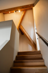 Warm familiehuis met maatwerk interieur van massief hout