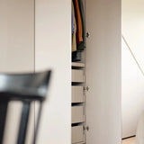 Inbouwkast op maat voor zolder met slimme indeling-Don maakt meubels-Inbouwkast,Interieurbouw,Kast op maat,Kledingkast,Maatwerk interieur,Maatwerk kast,opbergkast,Zolder,Zolder inspiratie,zolderkast-Inbouwkast op maat voor zolder | Don Maatwerk-OBLY