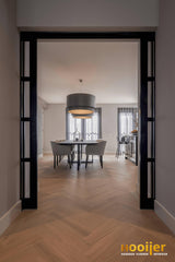 Interieur met mooie houten vloer-Hooijer-eiken vloer,houten vloer interieur,visgraat parket,visgraatvloer,woonkamer-Interieur met mooie houten vloer-OBLY