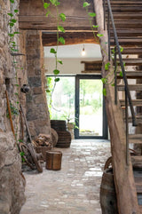 Interieur met prachtige Franse kalkstenen-Van den Heuvel & Van Duuren-Entree,Hal,Trap-Middeleeuws interieur met prachtige natuurstenen-OBLY