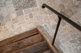 Interieur met prachtige Franse kalkstenen-Van den Heuvel & Van Duuren-Entree,Hal,Trap-Middeleeuws interieur met prachtige natuurstenen-OBLY