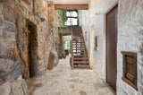 Interieur met prachtige Franse kalkstenen-Van den Heuvel & Van Duuren-Entree,Hal,Trap-Middeleeuws interieur met prachtige natuurstenen-OBLY