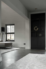 Italiaanse betonlook vloer-Italiaanse betonlook vloer-betonlook vloer,dunne gietvloer,Italiaanse betonlook vloer,minimalistisch interieur vloer,moderne vloerafwerking,naadloze vloer,natuurlijke uitstraling vloer,onderhoudsvriendelijke vloer,robuuste vloer,slijtvaste vloer,woonkamer-Italiaanse betonlook vloer-OBLY