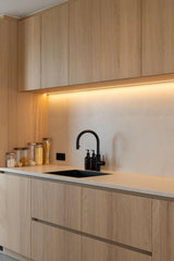 Japandi Penthouse met Moderne Accenten in Amsterdam-Studio Boud-japandi interieur,Keuken,luxe appartement,minimalistisch wonen,modern interieur,natuurlijke materialen,Penthouse-OBLY