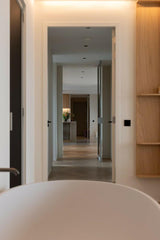 Japandi Penthouse met Moderne Accenten in Amsterdam-Studio Boud-japandi interieur,Keuken,luxe appartement,minimalistisch wonen,modern interieur,natuurlijke materialen,Penthouse-OBLY