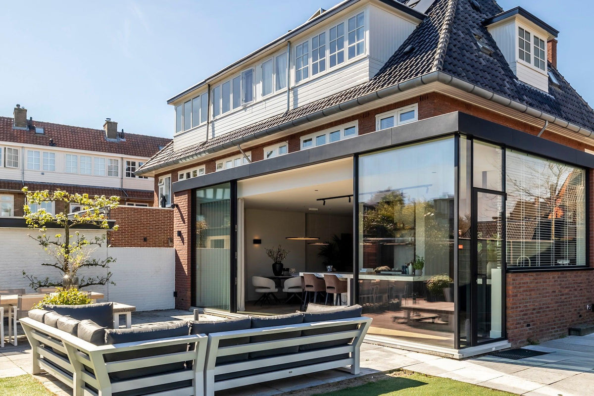 Jaren 30 woning met moderne aanbouw en luxe interieur-INGE VAN POPPEL INTERIEURARCHITECTUUR-Aanbouw,Badkamer inspiratie,Huis verbouwen,Interieurarchitectuur,Interieurontwerp,jaren 30 woning,Keuken inspiratie,Maatwerk interieur,maatwerk keuken,moderne woning,uitbouw,Woningrenovatie,woonkamer inspiratie,woonkeuken-Jaren 30 woning met moderne aanbouw en interieur | Breda-OBLY