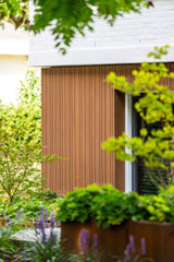 Jaren 70 woning getransformeerd met moderne houten gevelbekleding-Prowood-duurzame gevelbekleding,houten gevelbekleding,jaren 70 woning,luxe exterieur,moderne architectuur,moderne renovatie,thermisch ayous,woningrenovatie modern-Jaren 70 woning moderniseren met houten gevelbekleding-OBLY
