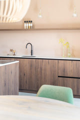 Karakteristieke jaren 30 woning met warm modern interieur-Nieuwenhuis Interieurontwerp-jaren 30 interieur,leefkeuken inspiratie,modern wonen,natuurlijke materialen,stijlvolle woning,vintage interieur,warm interieur,Woonkamer-Jaren 30 interieur | Warm en modern wonen met karakter-OBLY