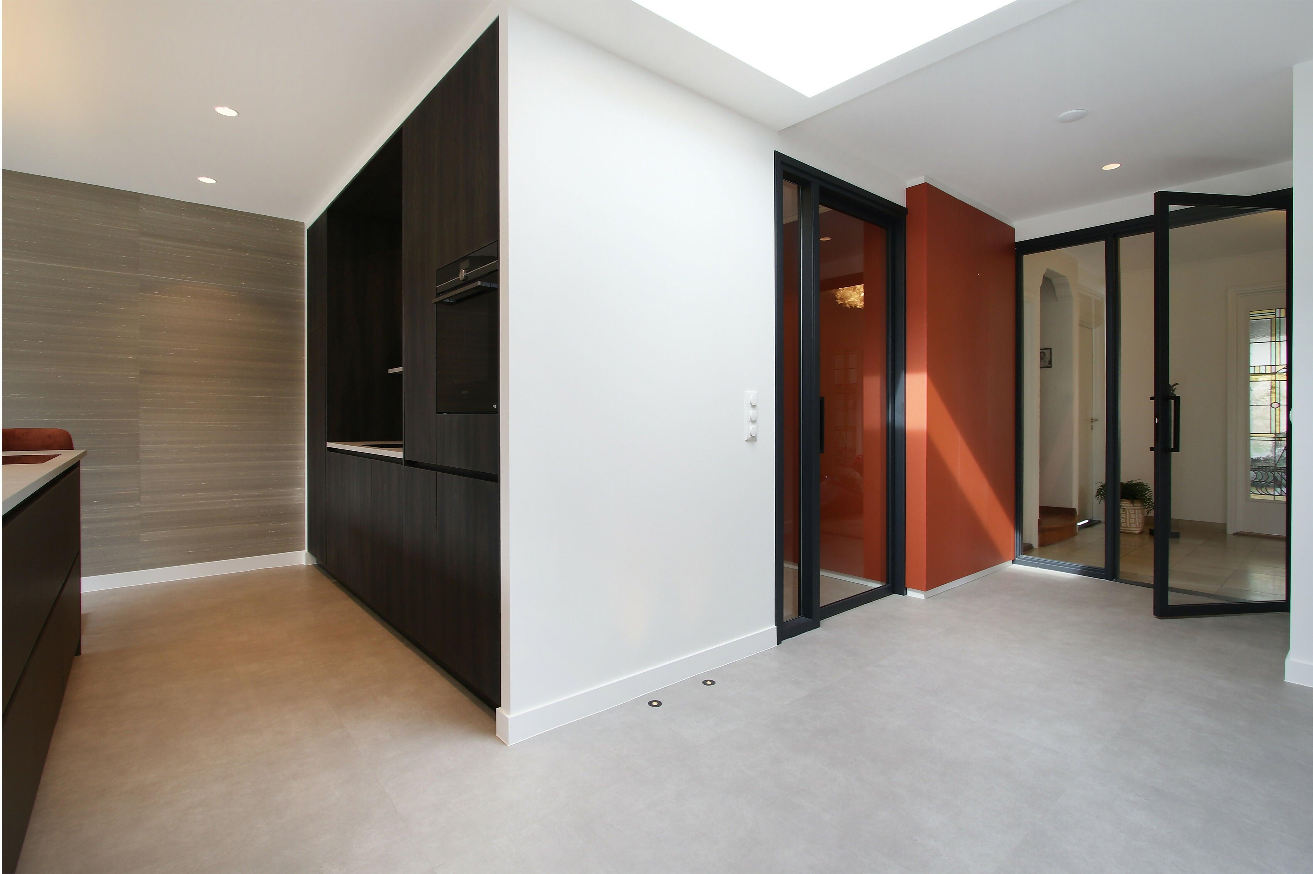 Keukenverbouwing stadsvilla-residans-Design keuken renovatie,Inbouwkasten keuken,Keuken,Keukenverbouwing,Luxe keuken design,Maatwerk interieur,Open keuken met tuin,Stadsvilla,Stadsvilla interieur,Terracotta interieur-Verbouwing stadsvilla | Maatwerk keuken en interieur-OBLY