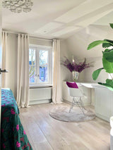 Kleurrijk grachtenpand met moderne elementen-STUDIO NATHALIE SAMSON-Eetkamer,Elegant ontwerp,Gietvloer,Klassieke details,Moderne elementen,woonkamer-kleurrijk-grachtenpand-met-moderne-elementen-OBLY