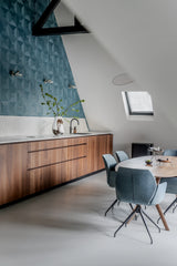 Kleurrijk loft appartement in oude school-Villa 18-Woonkamer-Uniek loft in oud schoolgebouw – design & karakter gecombineerd-OBLY