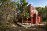 Knus houten huis verscholen in het bos-Brandvries-boshuis,Exterieur vrijstaand,houten woning,keuken,moderne architectuur,natuur-Boshuis Burcht – Uniek vakantiehuis op Vlieland -OBLY