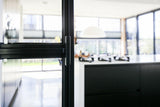 Licht, karakter en comfort in een moderne schuurwoning-Brobbel Interieur-licht interieur ontwerp,moderne woning interieur,moderne woonkamer,moderne woonkeuken,open woonkamer met keuken,schuurwoning interieur,woonkamer-Licht, leefbaar en modern: eigentijdse schuurwoning-OBLY