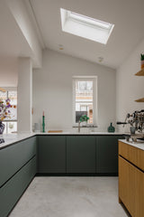 Lichte gezinswoning met maatwerk interieur-Witteveen interieur architecten-complete woninginrichting,gezinswoning inspiratie,houten interieur,inloopkast op maat,Keuken,moderne woonkeuken,Woonkamer-Lichte Gezinswoning met Maatwerk Interieur -OBLY