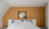 Luxe slaapkamer en badkamer met maatwerk-Witteveen interieur architecten-badkamer en slaapkamer combinatie,complete woninginrichting,gezinswoning inspiratie,houten interieur,inloopkast op maat,Slaapkamer,Woonkamer-Lichte Gezinswoning met Maatwerk Interieur -OBLY