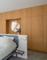 Luxe slaapkamer en badkamer met maatwerk-Witteveen interieur architecten-badkamer en slaapkamer combinatie,complete woninginrichting,gezinswoning inspiratie,houten interieur,inloopkast op maat,Slaapkamer,Woonkamer-Lichte Gezinswoning met Maatwerk Interieur -OBLY