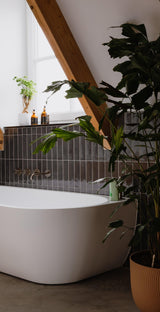 Luxe slaapkamer en badkamer met maatwerk-Witteveen interieur architecten-badkamer en slaapkamer combinatie,complete woninginrichting,gezinswoning inspiratie,houten interieur,inloopkast op maat,Slaapkamer,Woonkamer-Lichte Gezinswoning met Maatwerk Interieur -OBLY