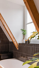Luxe slaapkamer en badkamer met maatwerk-Witteveen interieur architecten-badkamer en slaapkamer combinatie,complete woninginrichting,gezinswoning inspiratie,houten interieur,inloopkast op maat,Slaapkamer,Woonkamer-Lichte Gezinswoning met Maatwerk Interieur -OBLY
