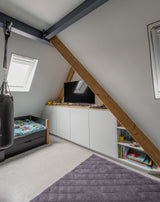 Luxe slaapkamer en badkamer met maatwerk-Witteveen interieur architecten-badkamer en slaapkamer combinatie,complete woninginrichting,gezinswoning inspiratie,houten interieur,inloopkast op maat,Slaapkamer,Woonkamer-Lichte Gezinswoning met Maatwerk Interieur -OBLY