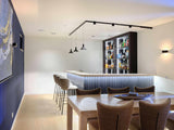 Luxe Cinewall en Bar met Eiken Fineer in Taj Mahal Stijl-Anselm Oome Interieurbouw-bar,cinewall,design verlichting,eiken,eiken fineer,ingebouwde speakers,modern interieur,tv wand,wandmeubel.-OBLY