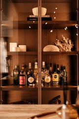 Luxe Keuken: Walnoothouten Kasten en Travertin Eiland-OBLY-Keuken-OBLY