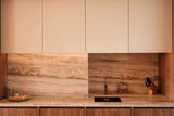 Luxe Keuken: Walnoothouten Kasten en Travertin Eiland-OBLY-Keuken-OBLY