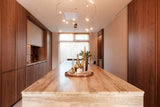 Luxe Keuken: Walnoothouten Kasten en Travertin Eiland-OBLY-Keuken-OBLY