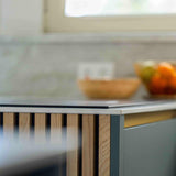 Luxe Keuken met Neolith Himalaya Crystal-Hout en Vorm-Luxe Keukenrenovatie met Neolith Himalaya Crystal en Quooker Rose Kope-OBLY