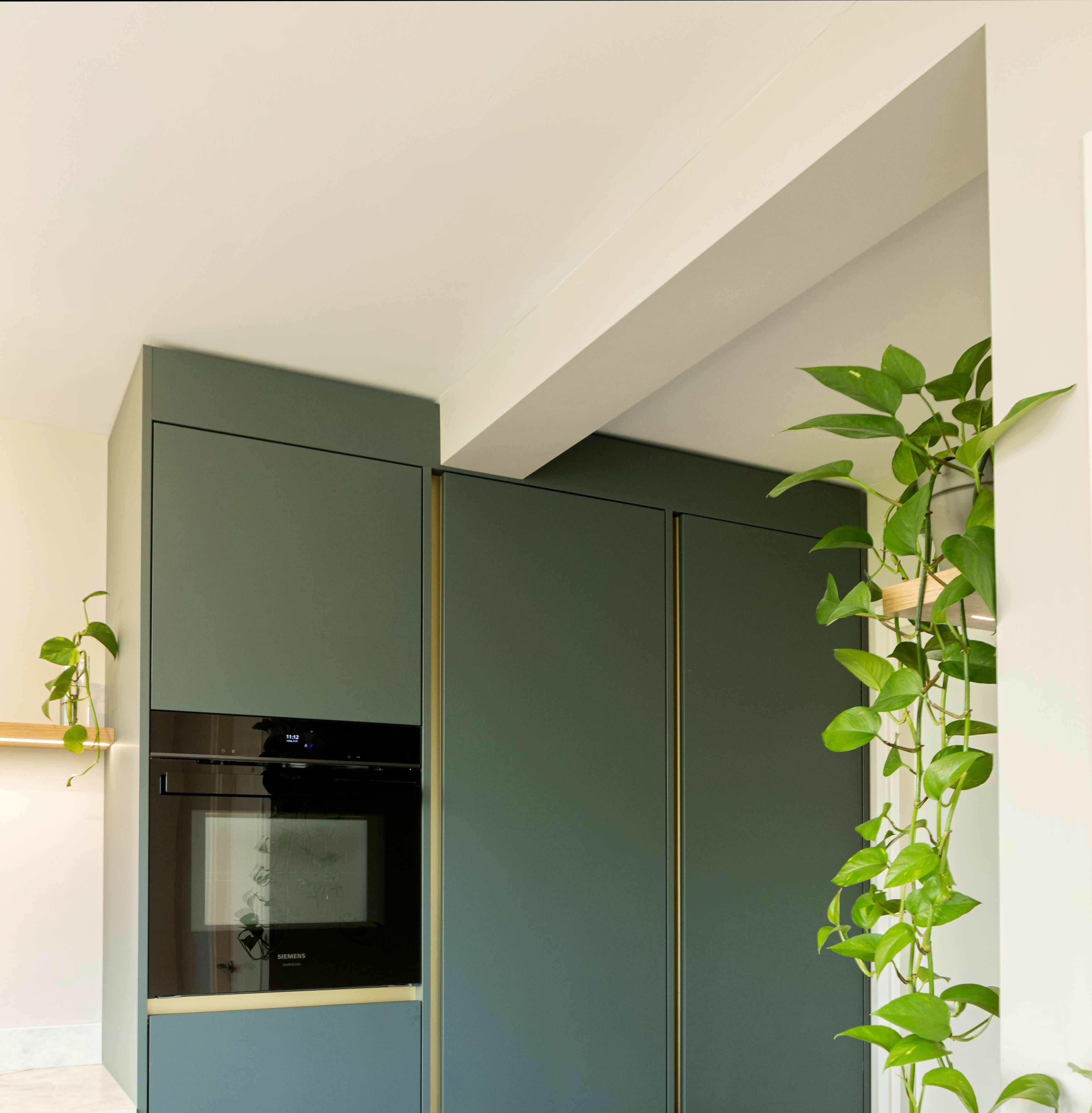 Luxe Keuken met Neolith Himalaya Crystal-Hout en Vorm-Luxe Keukenrenovatie met Neolith Himalaya Crystal en Quooker Rose Kope-OBLY