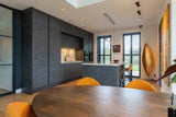 Luxe Leefkeuken-Iemms keukens & interieur-woonkamer-Luxe Leefkeuken met Betonlook, Wijnbar en Dekton Werkblad-OBLY