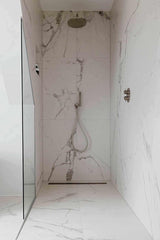 Luxe Penthouse in Vianen-INGE VAN POPPEL INTERIEURARCHITECTUUR-bakstenen roomdivider,designklassiekers interieur,Keuken,lichte villa inrichting,luxe villa bosrand,luxe woonkeuken,nieuwbouwvilla interieur,open woonruimte,warme leefkeuken-Stijlvol Penthouse in Vianen-OBLY