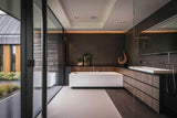 Luxe Woonkamer met Open Haard en En-suite Master Bedroom met Uitzicht-OBLY-ensuite,Keuken,Openhaard,Woonkamer-OBLY