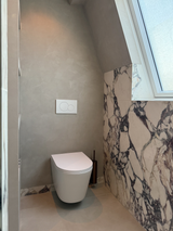 Luxe badkamer met marmer en warme accenten-Abstrct interieur-Badkamer,badkamer design,bronzen kranen,luxe badkamer,maatwerk wastafel,marmer badkamer,moderne badkamer-Luxe badkamer met marmer | Moderne badkamer inspiratie-OBLY