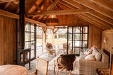 Luxe eiken buitenverblijf met ambachtelijke houtconstructie-Bosmaat-authentiekvakmanschap,eikenconstructie,houtenbuitenverblijf,landelijke tuin,luxeoverkapping,maatwerkhoutbouw,tuinpaviljoen-Luxe Houten Buitenverblijf met Authentieke Eiken Constructie-OBLY