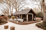 Luxe eiken buitenverblijf met ambachtelijke houtconstructie-Bosmaat-authentiekvakmanschap,eikenconstructie,houtenbuitenverblijf,landelijke tuin,luxeoverkapping,maatwerkhoutbouw,tuinpaviljoen-Luxe Houten Buitenverblijf met Authentieke Eiken Constructie-OBLY