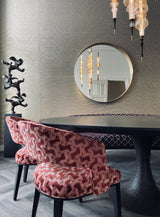 Luxe inloopkast met maatwerkkasten en chandelier-L4 Elvire-woonkamer-Luxe inloopkast met maatwerk & chandelier | STUDIO L4 Interieur-OBLY