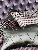 Luxe inloopkast met maatwerkkasten en chandelier-L4 Elvire-woonkamer-Luxe inloopkast met maatwerk & chandelier | STUDIO L4 Interieur-OBLY