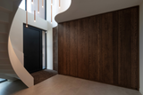 Luxe maatwerk keuken in donker eiken met kookeiland-Len meubelen-Donker eiken keuken,Donkere keuken,Eiken keuken,Greeploze keuken,Keuken,Kookeiland,Marmeren werkblad,Wijnklimaatkast-OBLY