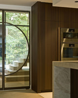 Luxe maatwerk keuken met donkere houtafwerking-voermans-design keuken,donker houten keuken,Keuken,luxe keuken,maatwerk keuken,moderne keuken-Luxe maatwerk keuken met kookeiland | Donker hout interieur-OBLY