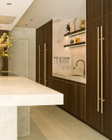 Luxe maatwerk keuken met donkere houtafwerking-voermans-design keuken,donker houten keuken,Keuken,luxe keuken,maatwerk keuken,moderne keuken-Luxe maatwerk keuken met kookeiland | Donker hout interieur-OBLY