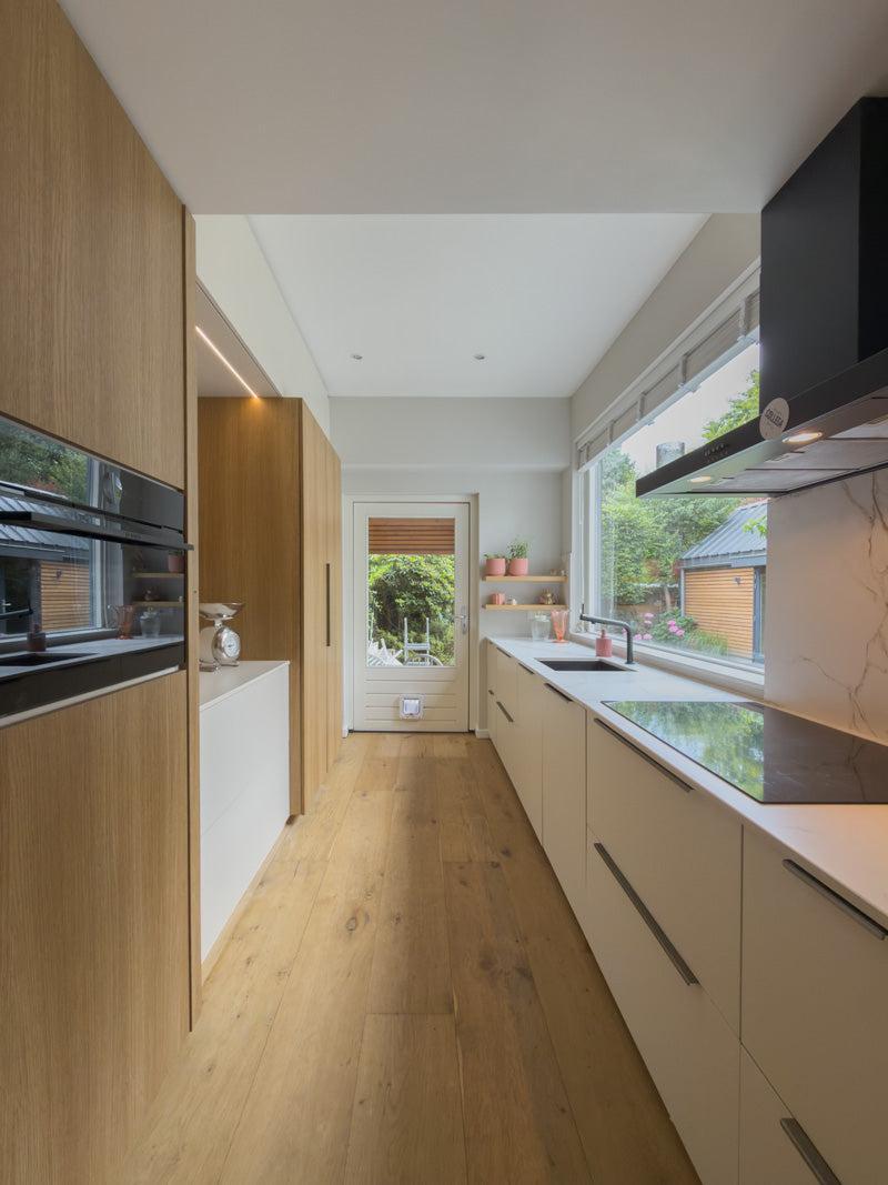 Luxe villa met exclusief maatwerkinterieur-Joolsdesign-Badkamer inspiratie,Interieurarchitect,Interieurontwerp,Keuken met kookeiland,luxe badkamer,Luxe interieur,Maatwerk interieur,Maatwerk kasten,maatwerk keuken,totaalinterieur,villa interieur,woonkamer inspiratie-Luxe villa met maatwerkinterieur | Joolsdesign-OBLY