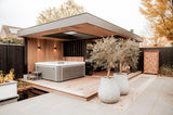 Luxe wellnessruimte in de tuin met jacuzzi-Bosmaat-buitenwellness,exclusievebuitenruimte,houtenbuitenverblijf,jacuzzi,luxeoverkapping,spaattuin,tuinpaviljoen,wellnessintuin-Luxe Tuinpaviljoen met Jacuzzi en Wellnessbeleving-OBLY