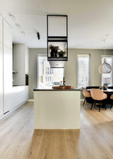 MAATWERK WOONKAMER ROTTERDAMSE NIEUWBOUWWONING MET DIERLIJKE AANTREKKINGSKRACHT-1001 PROJECTS | FELICE STAHLIE-keuken,woonkamer-NIEUWBOUWWONING MET DIERLIJKE AANTREKKINGSKRACHT-OBLY