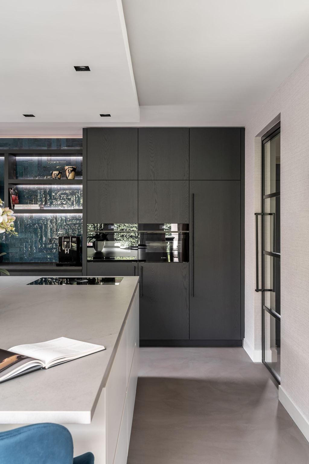 Maatwerk Leefkeuken | Design & Functionaliteit-Studio Thirty Two-Keuken,Maatwerk-Moderne maatwerk keuken | Donker & licht contrast-OBLY