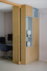 Maatwerk Wandkast met Ensuite Schuifdeur | Witteveen Interieurbouw-WITTEVEEN MEUBEL & INTERIEURBOUW-ensuite schuifdeur,maatwerk wandkast,moderne woonkamer,opbergkast op maat,tv wand op maat-OBLY