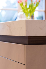 Maatwerk designkeuken met warm hout en natuursteen-Hout en Vorm-design keuken,interieur keuken design,Keuken,maatwerk keuken,natuursteen werkblad-Maatwerk designkeuken met hout en natuursteen-OBLY